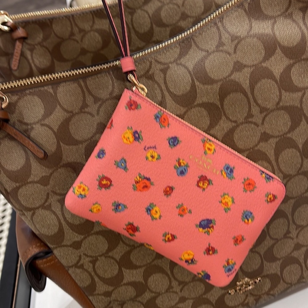 Coach Corner Zip Wristlet With Mini Vintage Rose Print Pink Lemonade Multi - Picture 12 of 16